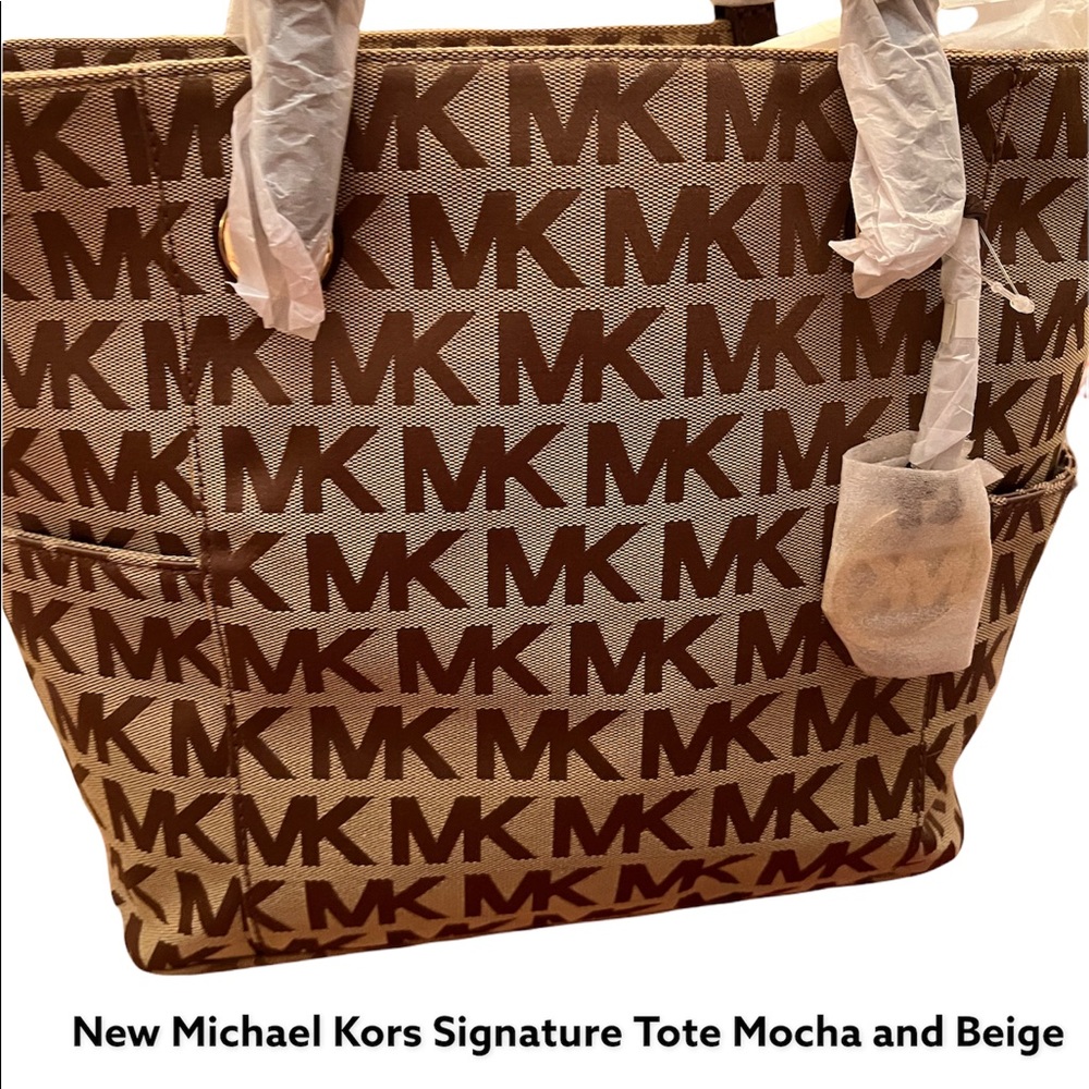 New Michael Kors purse with tag on it beige and mocha never used sized medium